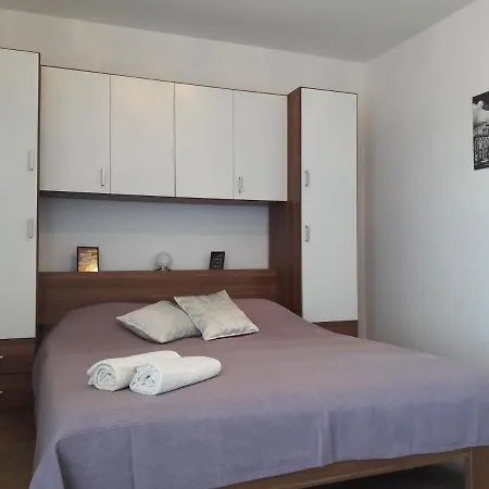 Guest house Jelsa 3*