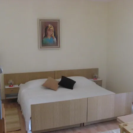 Jelsa Guest house 3*