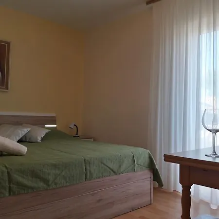 Jelsa Guest house 3*