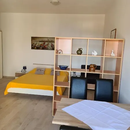 Guest House Jelsa 3* 젤사