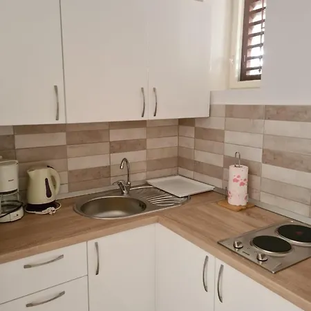 Guest House Jelsa 3*