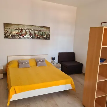 Guest House Jelsa 3*