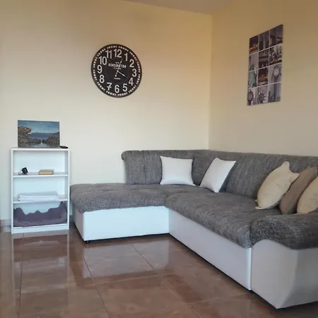 Guest House Jelsa 3*
