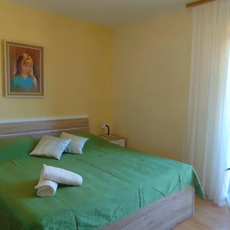 Guest House Jelsa 3*
