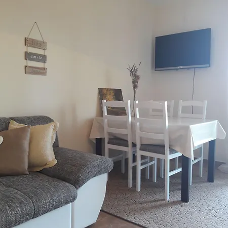 Guest House Jelsa Konukevi 3*