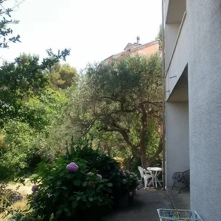 Konukevi Guest House Jelsa