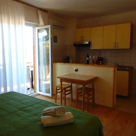 Konukevi Guest House Jelsa 3*
