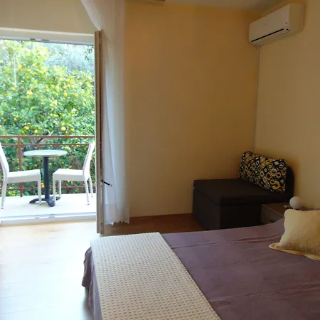 Konukevi Guest House Jelsa 3*