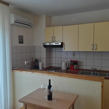 Guest House Jelsa 3*