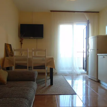 Guest House Jelsa 3*