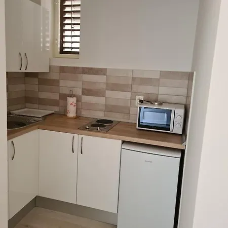Guest House Jelsa בית הארחה