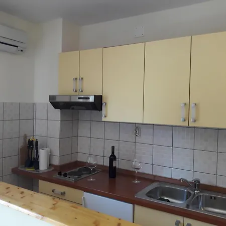 Guest House Jelsa 3* ילסה